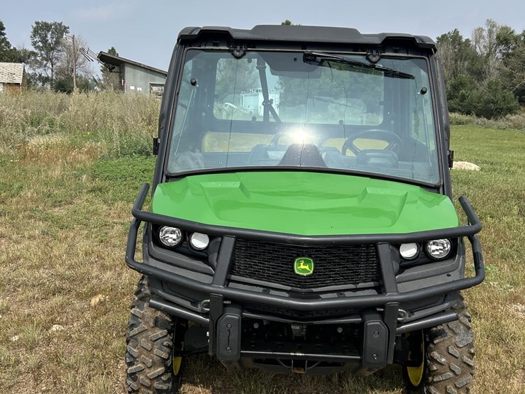 2021-john-deere-gator-xuv-835m-image-2