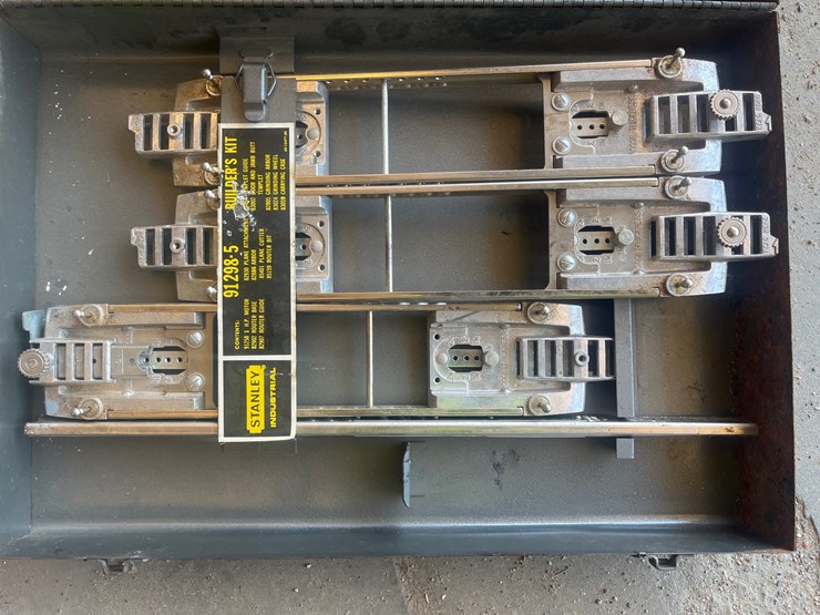 #1182-•-stanley-modern-router-image-2
