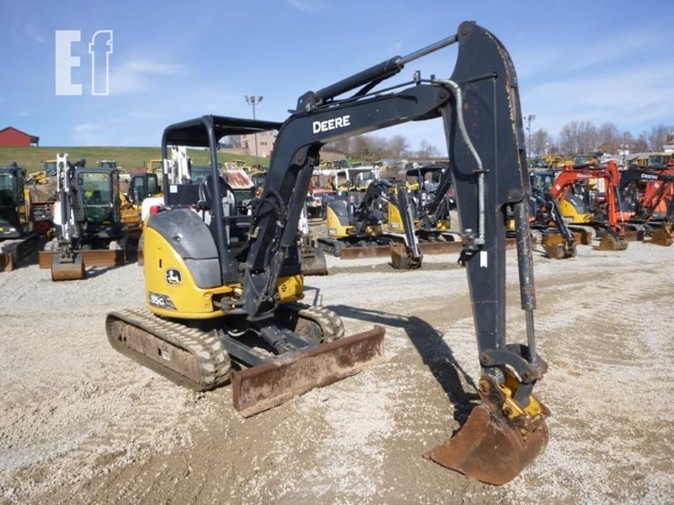 2022-deere-35g-image-48