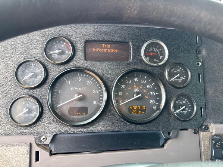 2013-peterbilt-388-image-25