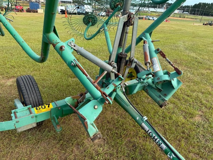 john-deere-702-image-2