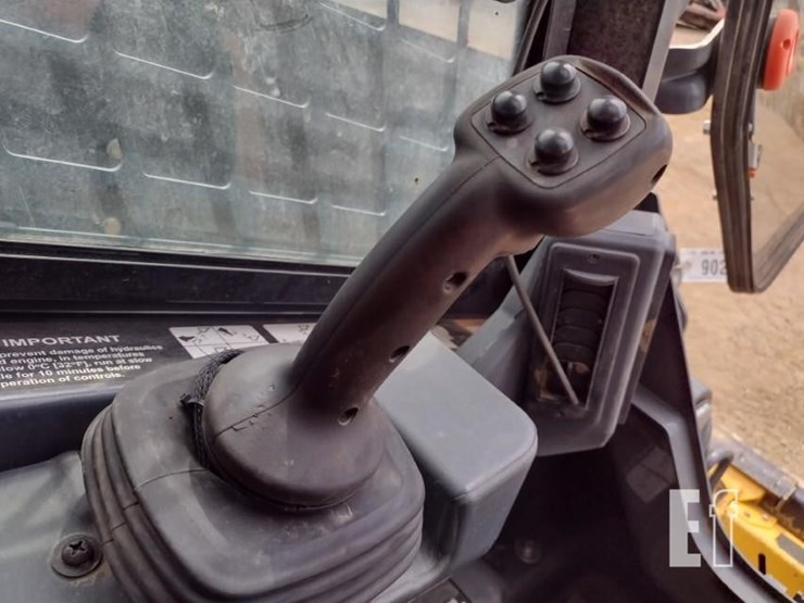 2023-deere-331g-image-10