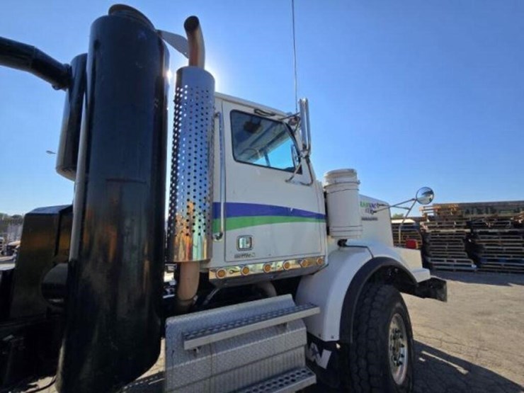 2014-western-star-4900sb-image-60
