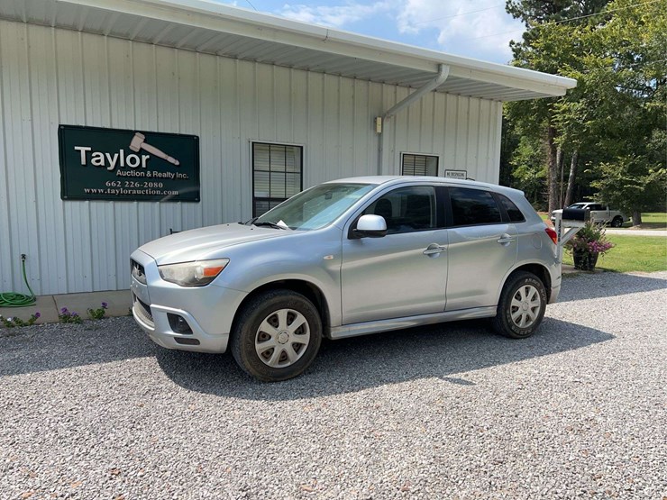 2012-mitsubishi-outlander-image-1