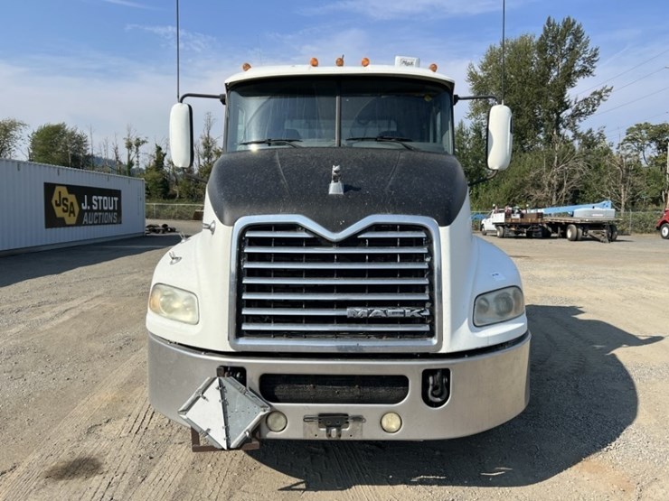 2012-mack-cxu613-t/a-truck-tractor-image-8