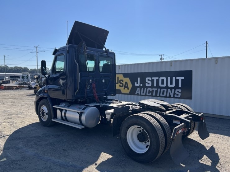 2017-freightliner-cascadia-s/a-truck-tractor-image-6