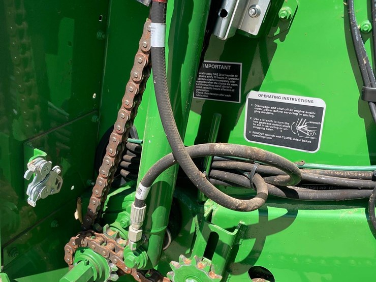 2021-john-deere-560m-image-32