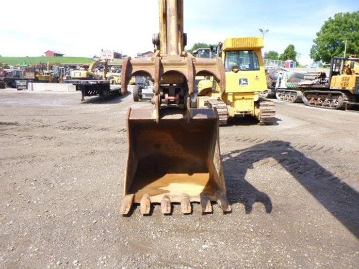 2011-deere-225d-lc-image-37