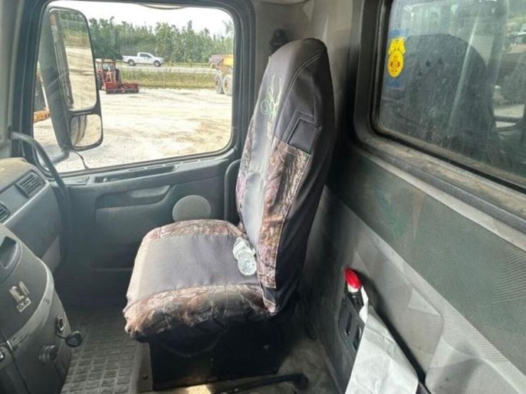 2005-volvo-tri/a-dump-truck-4v5k99gh55n391882-image-18