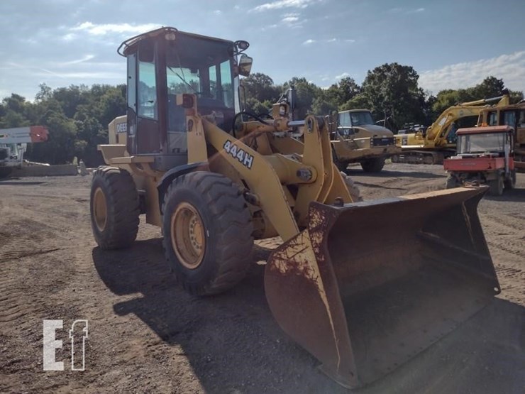 2003-deere-444h-image-31