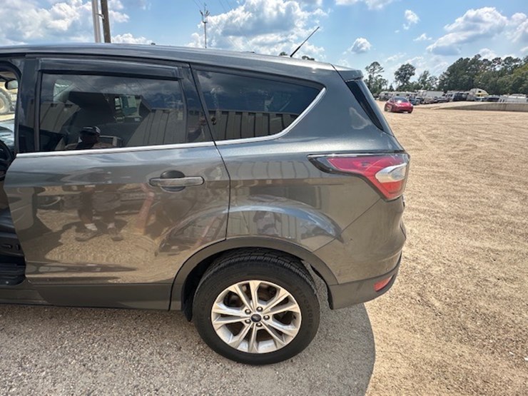 2017-ford-escape-image-13