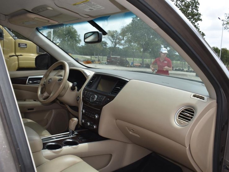 2014-nissan-pathfinder-sl-image-9