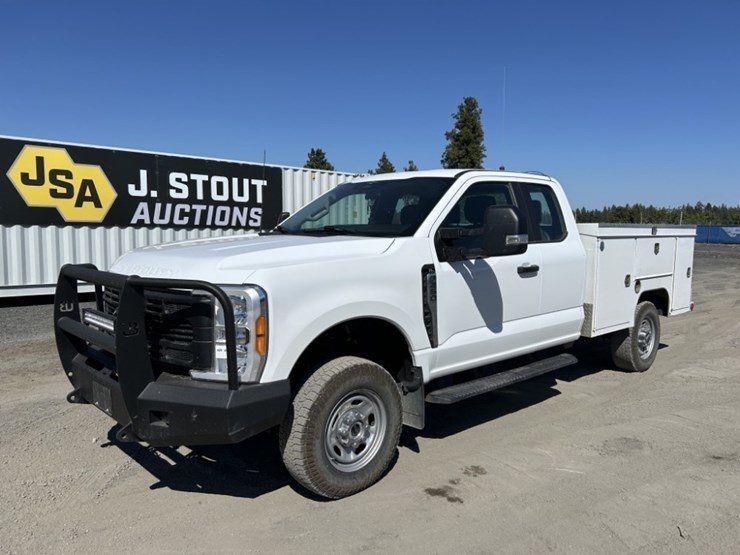2023-ford-f250-xl-image-1