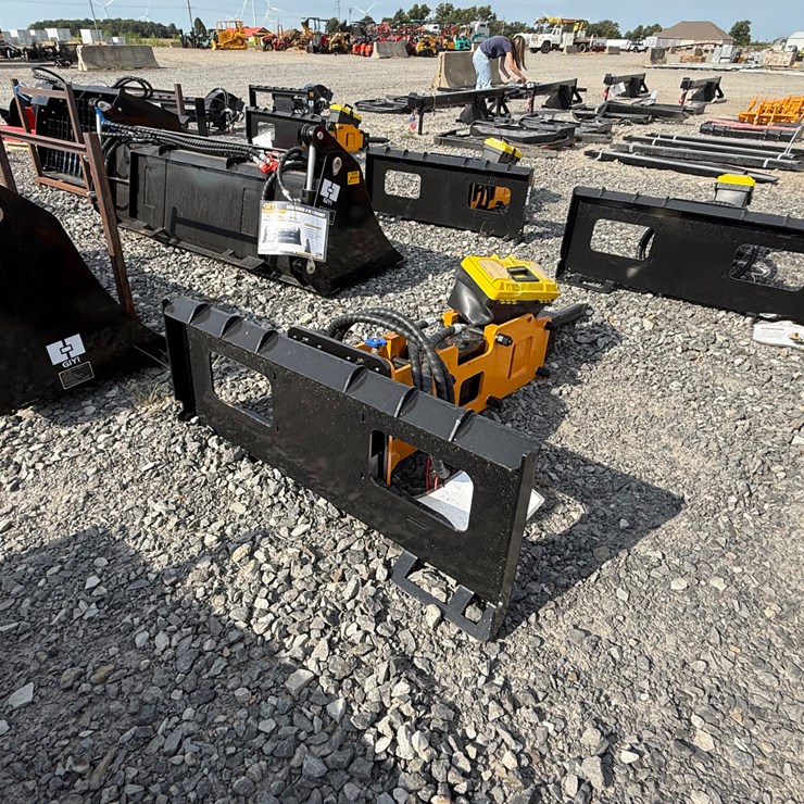 #2000 • #26321 • Unused GIYI Skid Steer Breaker PSC6802507143