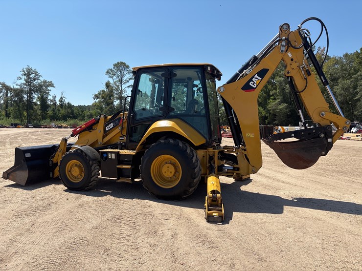 2020-caterpillar-420f2-it-image-2