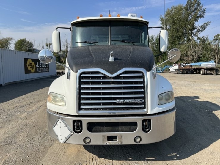 2012-mack-cxu613-t/a-truck-tractor-image-8