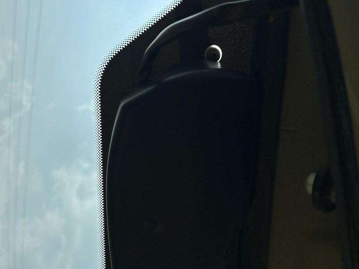 2021-john-deere-gator-xuv-835m-image-16
