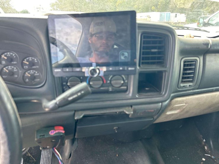 2001-chevrolet-silverado-1500hd-image-18