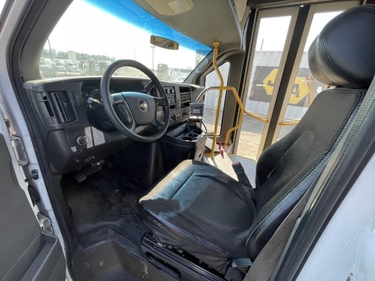 2014-chevrolet-express-paratransit-bus-image-20
