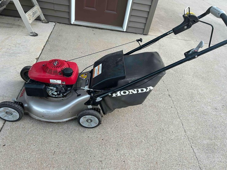 honda-walk-behind-mower-image-1