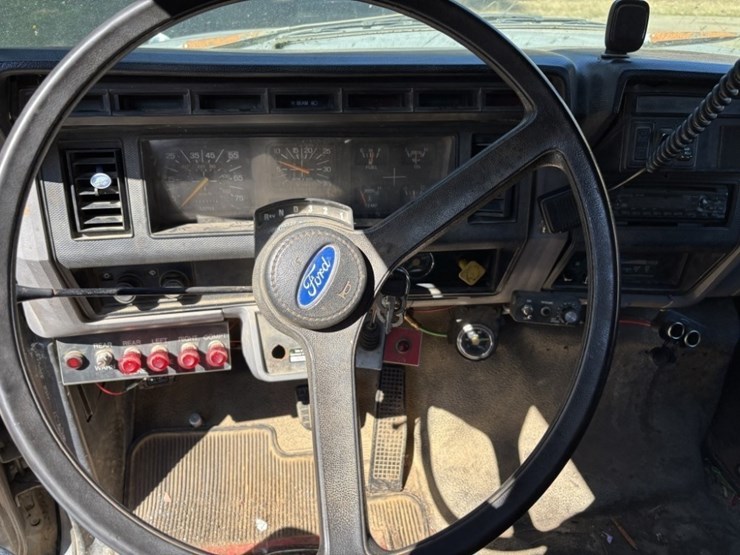 1996-ford-f800-image-48