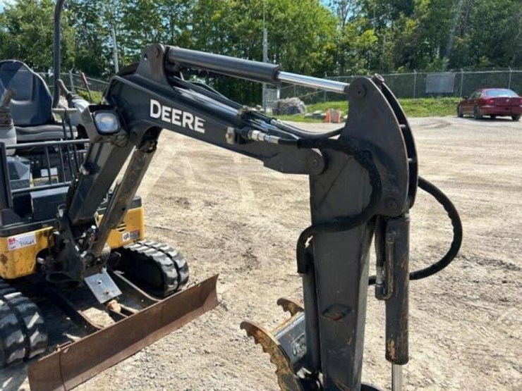 2016-deere-17g-image-27