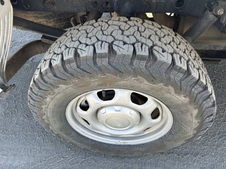 2022-ford-f150-xl-image-22