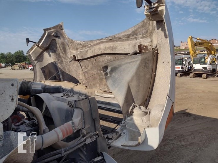 2013-ford-f650-xlt-image-18