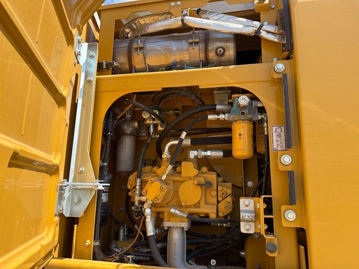 2018-caterpillar-318fl-image-17
