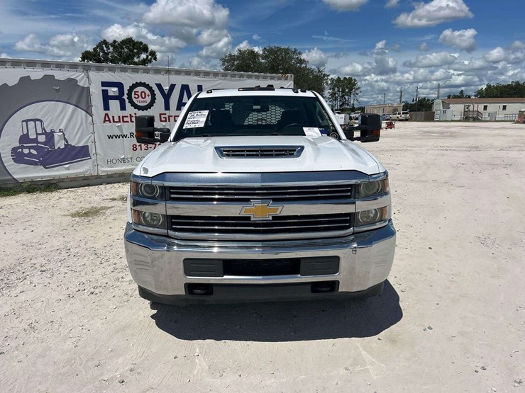 2018-chevrolet-silverado-3500hd-image-22