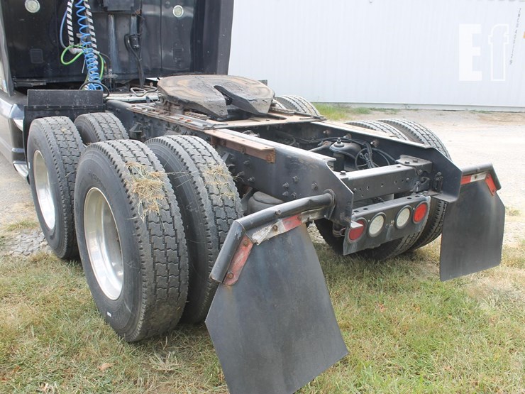 2011-kenworth-t700-image-6