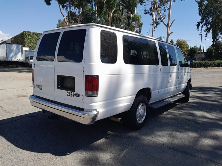 2007-ford-e350-xlt-image-3