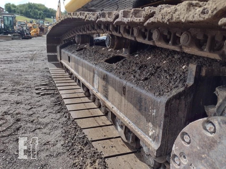 2021-deere-250g-lc-image-34