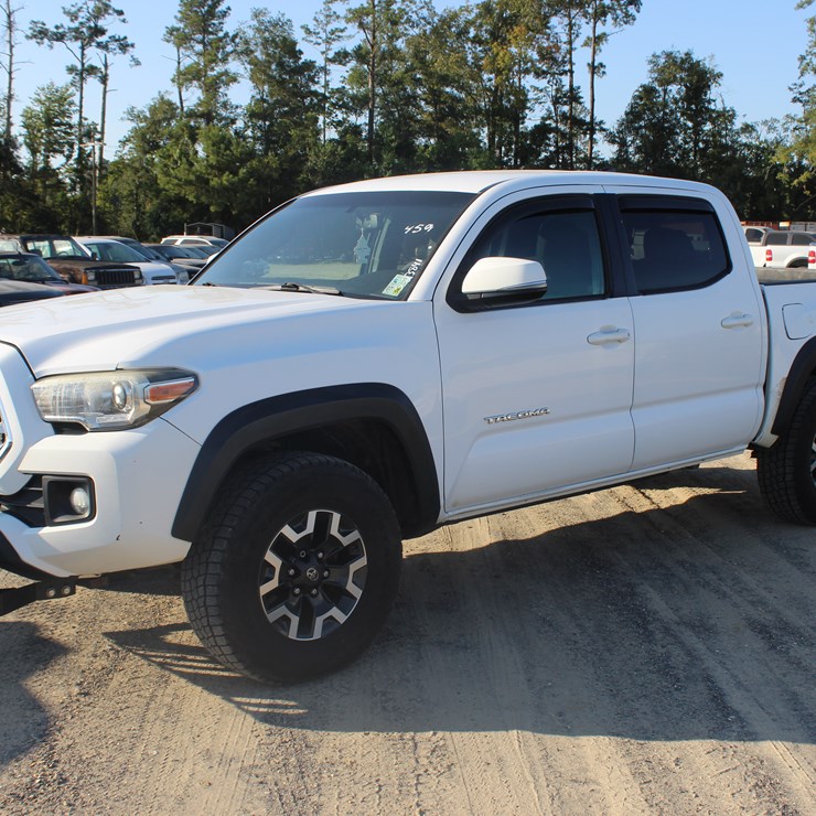 2017 TOYOTA TACOMA