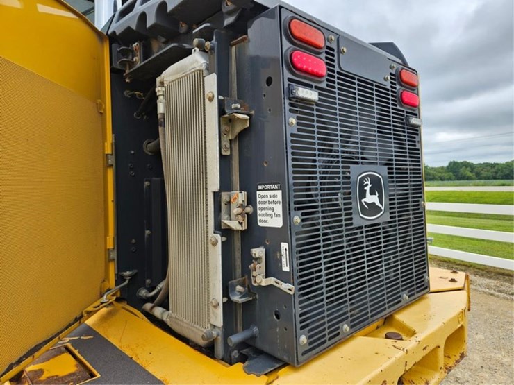 2012-deere-624k-image-32