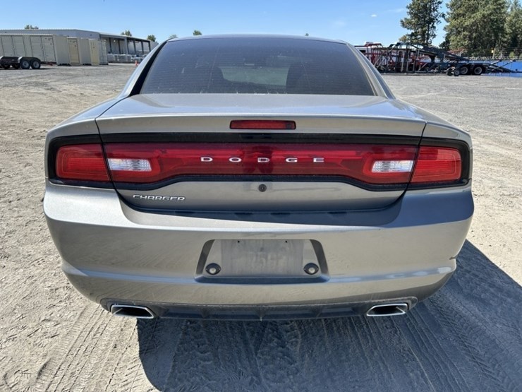 2011-dodge-charger-sedan-image-4