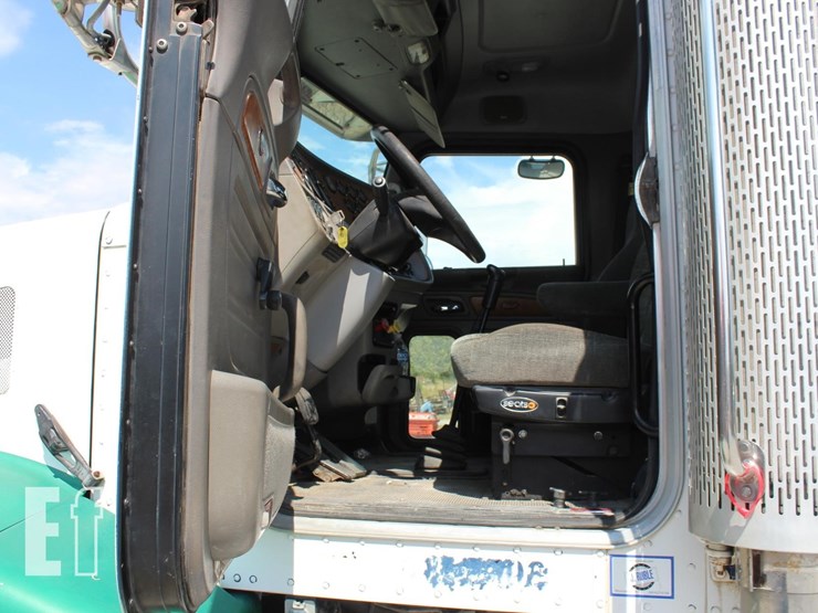 2005-peterbilt-385-image-6