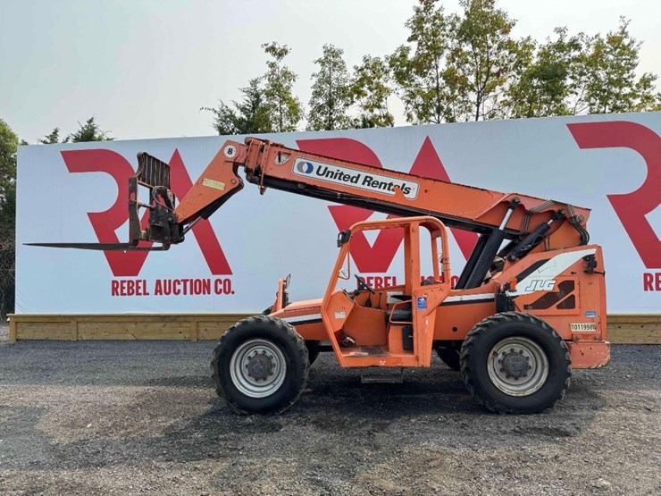 2013-jlg-8042-image-3