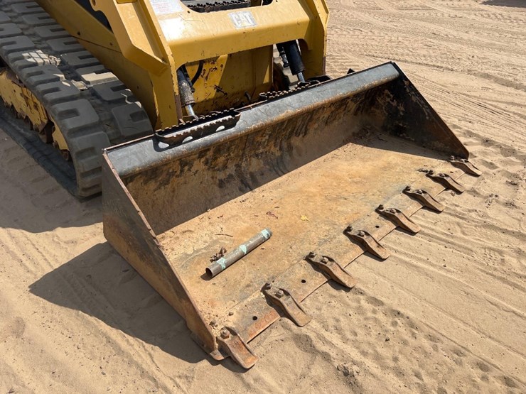 2018-caterpillar-259d-image-17
