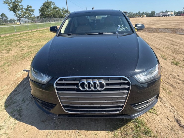 2013-audi-a4-20t-sedan-image-3