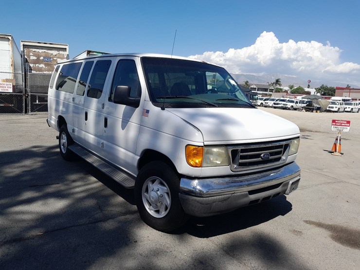 2007-ford-e350-xlt-image-1