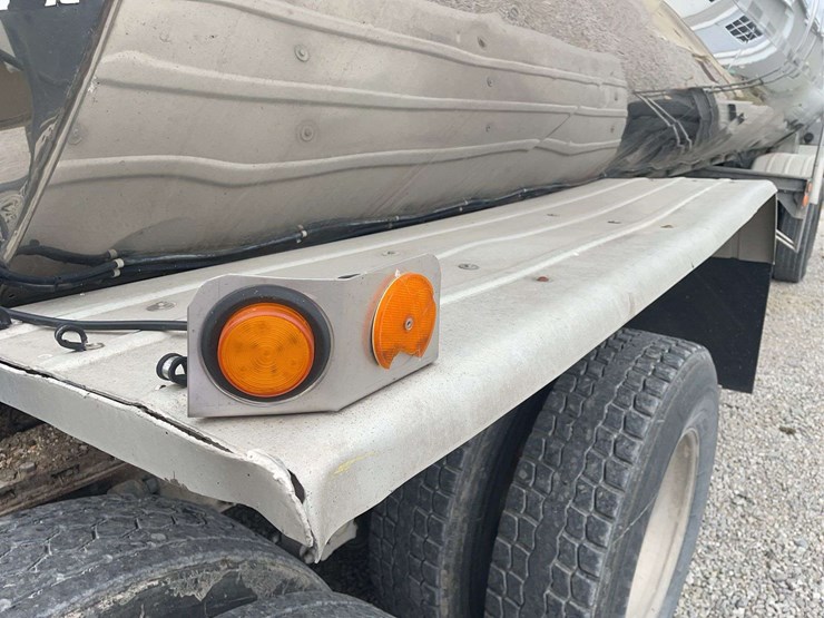stainless-steel-7000-gallon-tanker-image-5