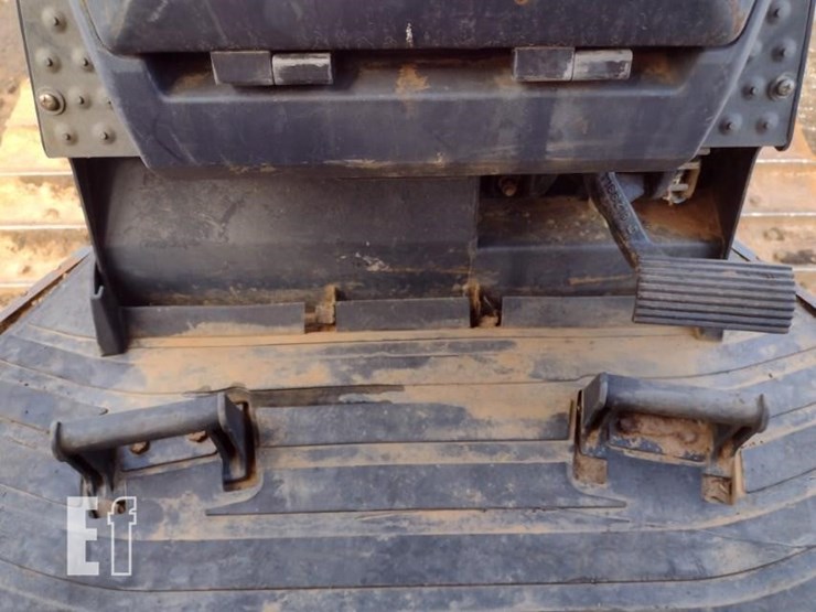 deere-650k-xlt-image-8