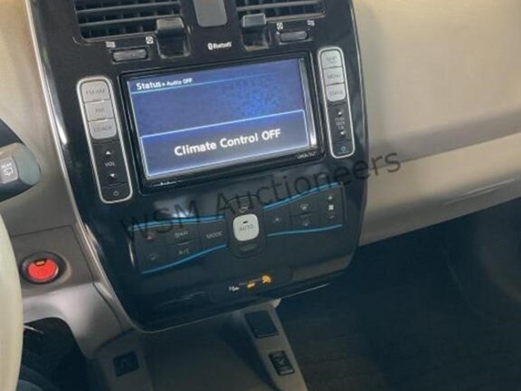 2014-nissan-leaf-sv-hatchback-image-20