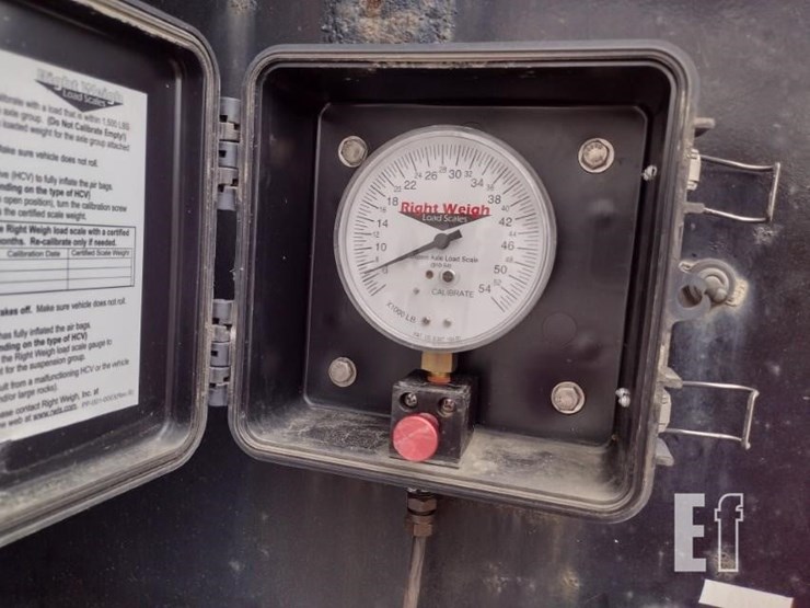 2016-peterbilt-348-image-23