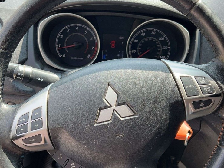 2012-mitsubishi-outlander-image-24
