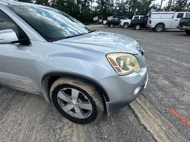 2011-gmc-acadia-image-16