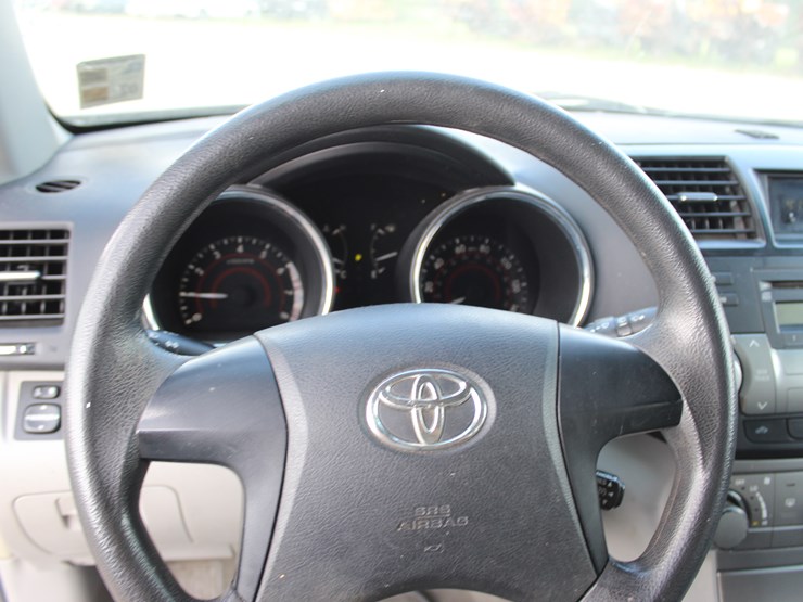 2010-toyota-highlander-image-12