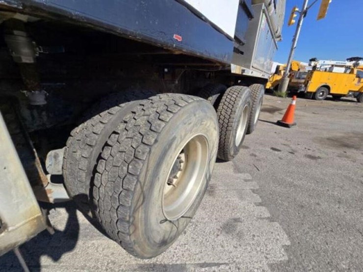 2014-western-star-4900sb-image-34