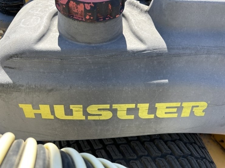 hustler-super-z-zero-turn-mower-image-9
